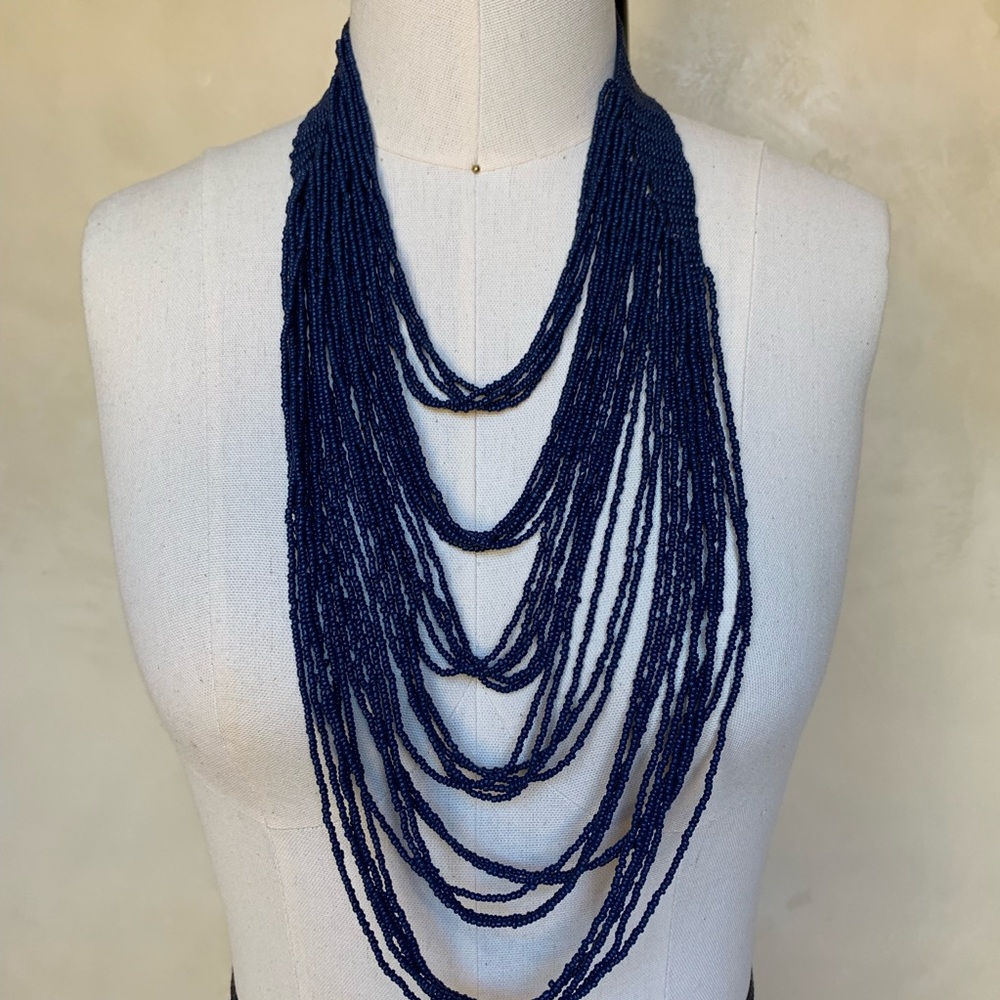 Beaded necklace in navy blue